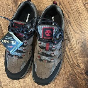 New never worn Timberland hiking shoe